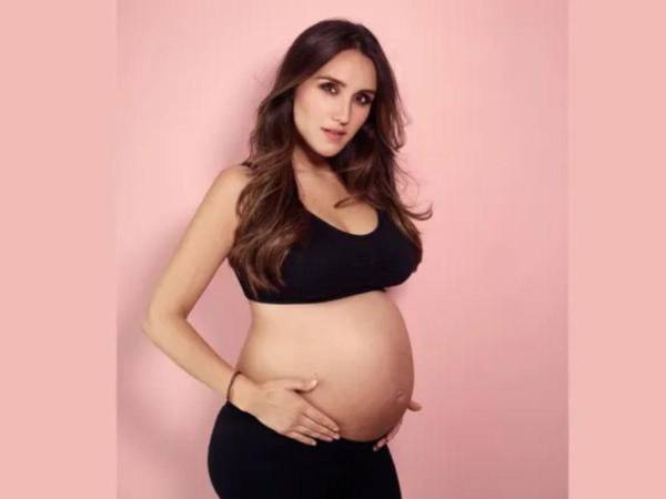 La cantante y actriz Dulce María.