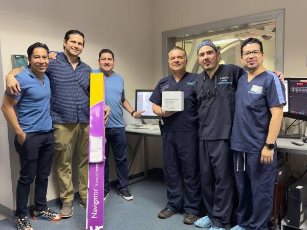 El procedimiento fue realizado por el Heart Team del Hospital del Valle, integrado por especialistas en cardiología intervencionista, cirugía cardiovascular, anestesiología, cuidados intensivos y enfermería especializada.