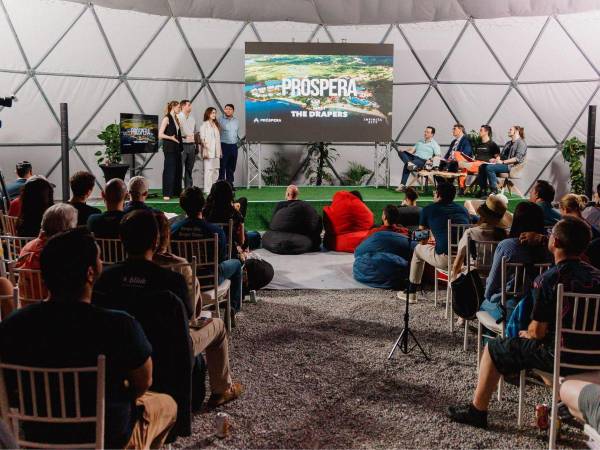 El equipo de Meet The Drapers, durante su encuentro con emprendedores tecnológicos en Roatán, Islas de la Bahía.