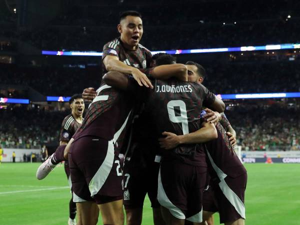 Los jugadores de la Selección de México celebran el gol del triunfo contra Jamaica en la Copa América 2024.