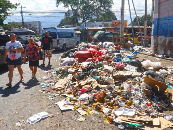 Los sampedranos también deben contribuir para tener la ciudad limpia, pero la principal responsabilidad es de la municipalidad y la empresa recolectora.