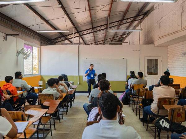 Los jóvenes procedentes de varios sectores de la ciudad comenzaron clases el fin de semana.