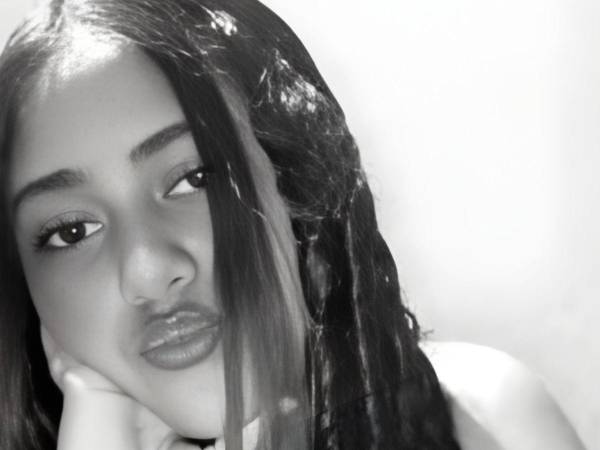 La muerte violenta de una adolescente de 15 años ha generado consternación y profundo impacto entre los pobladores del barrio Torondón, en el departamento de Comayagua, donde la joven fue encontrada sin vida dentro de una cuartería.