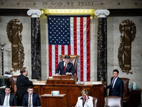 El presidente de la Cámara Baja, el conservador Mike Johnson, logró reunir los votos necesarios para aprobar el plan fiscal de Trump.