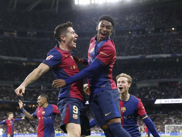 Robert Lewandowski celebrando uno de sus goles contra el Real Madrid.