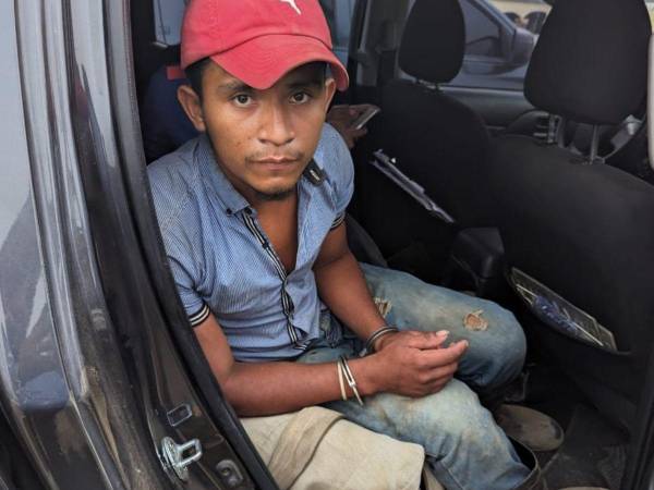 Fotografía del momento de la captura de Cristhian Agustín Chicas Henríquez.