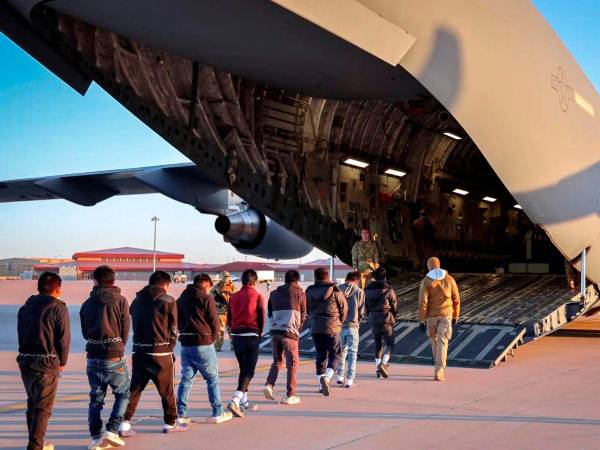 El Gobierno de Trump ha firmado acuerdo con varios países para enviar a migrantes deportados de EEUU.