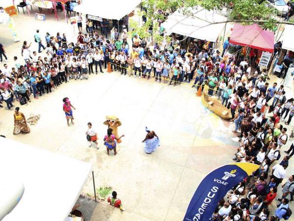 Clases extracurriculares en la Universidad Nacional Autónoma de Honduras.