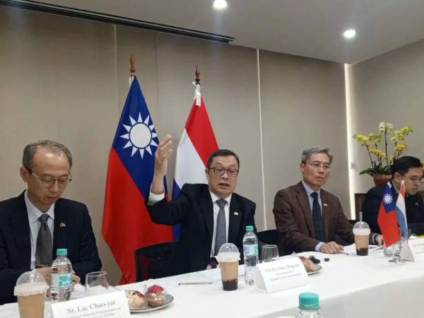 El viceministro político del Ministerio de Relaciones Exteriores de Taiwán, Ming-Chi Chen, explica sobre el restablecimiento de las relaciones diplomáticas con Honduras y los proyectos a desarrollar.