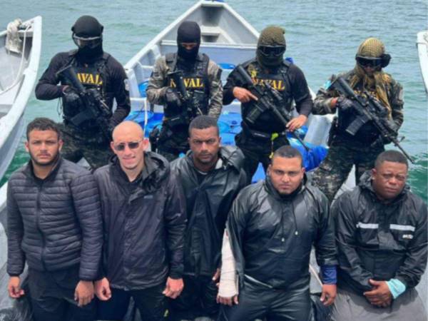 Momentos de la captura de los cinco implicados en narcotráfico en Colombia; tres son colombianos y dos hondureños.