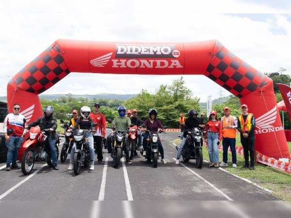 Más de 200 personas participaron en la Escuela de Manejo de Motocicletas organizada por Didemo Honda en Tegucigalpa.