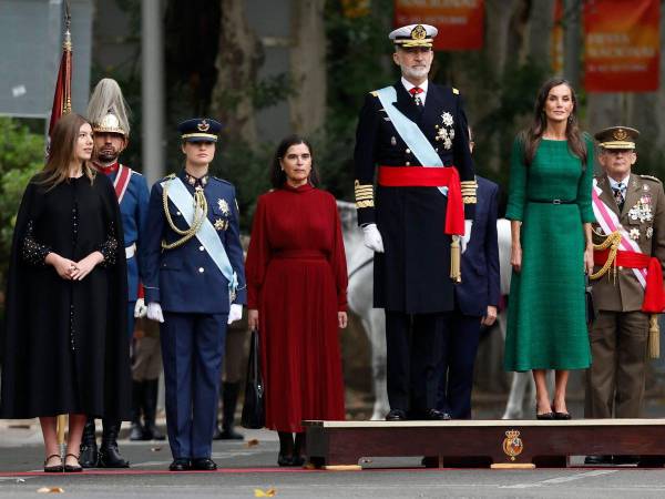 Los reyes Felipe y Letizia, la princesa Leonor y la infanta Sofía en el desfile de las Fuerzas Armadas con motivo de la Fiesta Nacional de España.