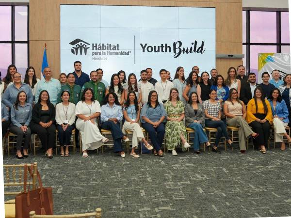 La Universidad Tecnológica de Honduras (UTH) oficializa su integración a la iniciativa Youth Build para impulsar el desarrollo social. Esta nueva alianza busca movilizar el liderazgo juvenil en favor de las comunidades y familias con menores recursos del país.