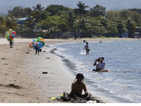 Puerto Cortés, la principal ciudad portuaria de Honduras y uno de los puertos más importantes y eficientes de Centroamérica, se posiciona también como uno de los destinos más visitados durante la <b>Semana Santa</b>. Ubicada en la costa atlántica, a solo una hora de San Pedro Sula, la ciudad combina su relevancia en el comercio marítimo con una variada oferta turística que atrae cada año a miles de veraneantes.