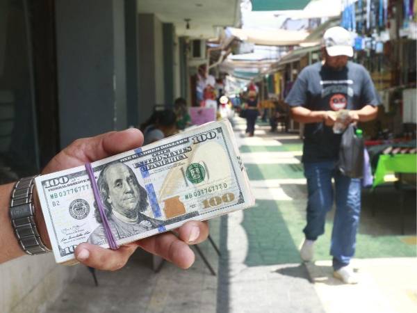 El aumento del dólar puede generar un impacto inmediato en los precios de productos y servicios debido al encarecimiento de las importaciones.