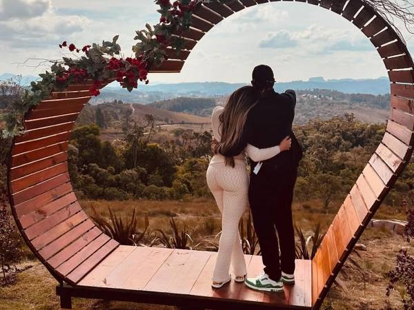 El reconocido futbolista brasileño Hulk está en el ojo del huracán después de contraer matrimonio con Camila Souza, la sobrina de Iran Angelo, exesposa del delantero del Atlético Mineiro. Una familiar explotó y arremetió contra la pareja.