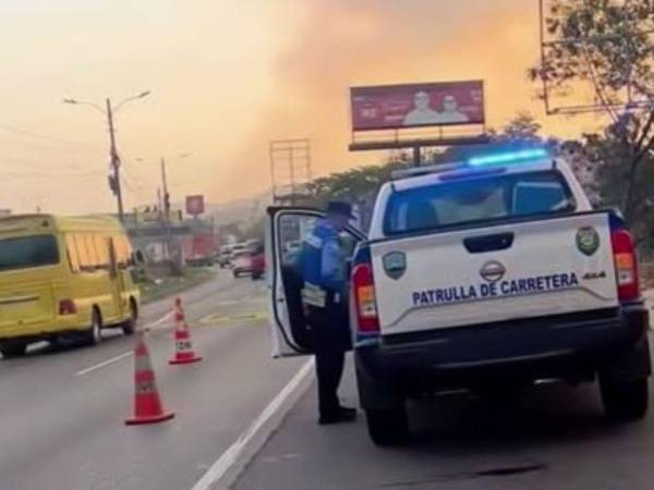 La víctima quedó tendida sobre la vía, aproximadamente a unos 50 metros del punto donde fue reportado el accidente.