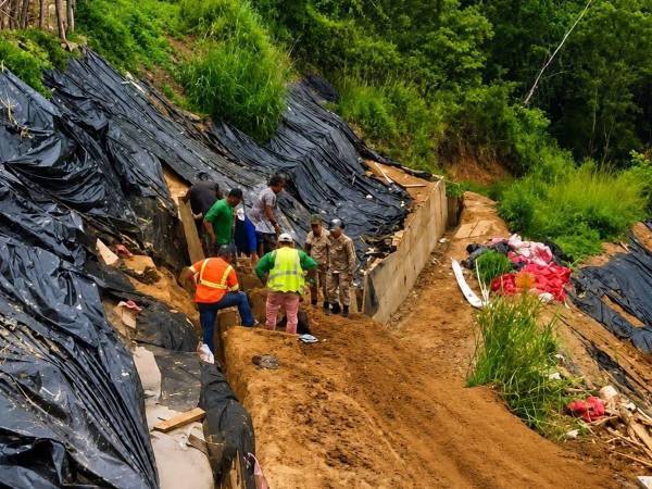 El incidente habría ocurrido mientras se desarrollaban trabajos en la zona, provocando el desprendimiento de tierra.