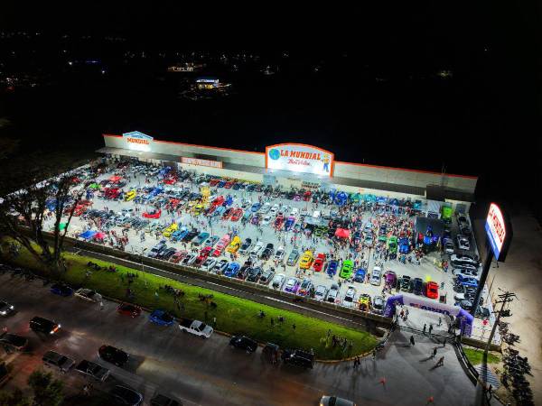 La 5.ª edición de Mundi Turbo reunió a más de 220 vehículos modificados en La Entrada, Copán, consolidándose como un motor de turismo y pasión automotriz. El evento, organizado por Agencia La Mundial, ofreció piques, exhibiciones y un espectáculo único que dinamizó la economía local y unió a la comunidad tuning hondureña.