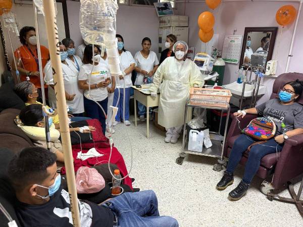 Pacientes con esclerosis múltiple reciben primera terapia con Ocrelizumab en el hospital Mario Rivas.