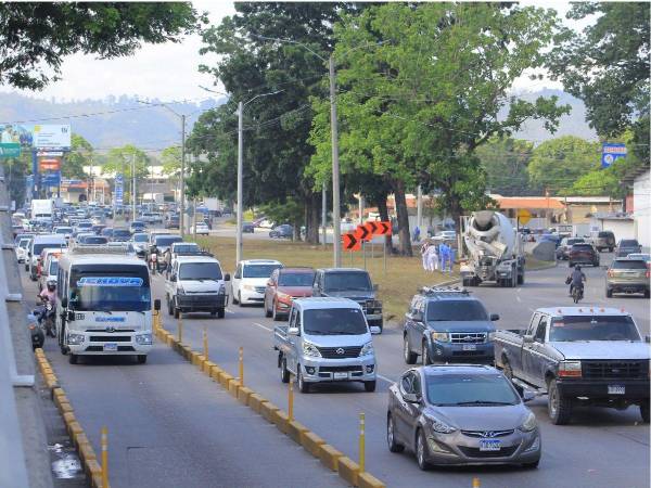 Entre 2025 y 2026, el parque vehicular aumentó en 418,082 unidades, al pasar de 3,544,524 a 3,962,606 vehículos.