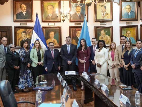 El presidente del Congreso Nacional, Tomás Zambrano, sostuvo una reunión con el subsecretario general de la ONU y director ejecutivo de Unops, Jorge Moreira da Silva, para fortalecer la cooperación en proyectos de desarrollo en Honduras
