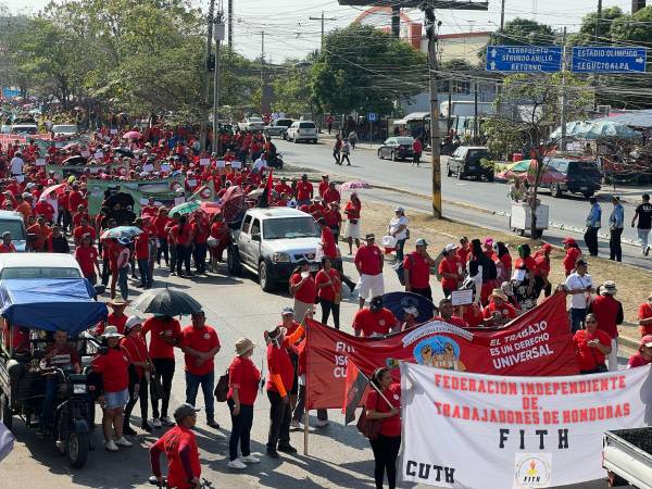 Diferentes sindicatos se hicieron presentes para marchar en la primera calle de San Pedro Sula.
