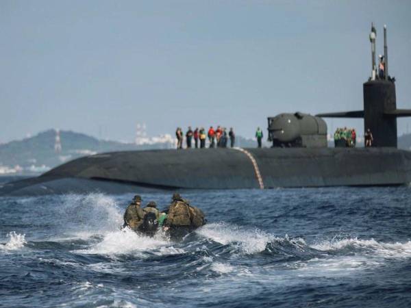 Un submarino nuclear acompaña la flota de la Marina de EEUU que se encuentra en el Caribe.