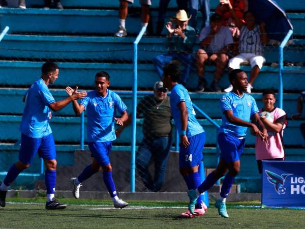 Génesis goleó al Platense en La Paz. Foto: Aníbal Vásquez y Neptalí Romero