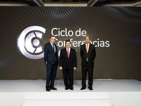 El encuentro reunió a expertos nacionales e internacionales para analizar los desafíos y oportunidades del panorama económico hondureño.