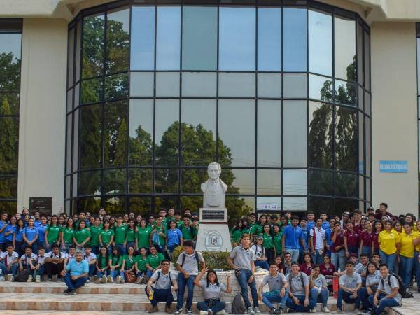 Cientos de colegiales de Cortés visitaron recientemente las instalaciones de la Universidad Pedagógica Nacional Francisco Morazán en San Pedro Sula para conocer sobre la Feria Pedagógica.