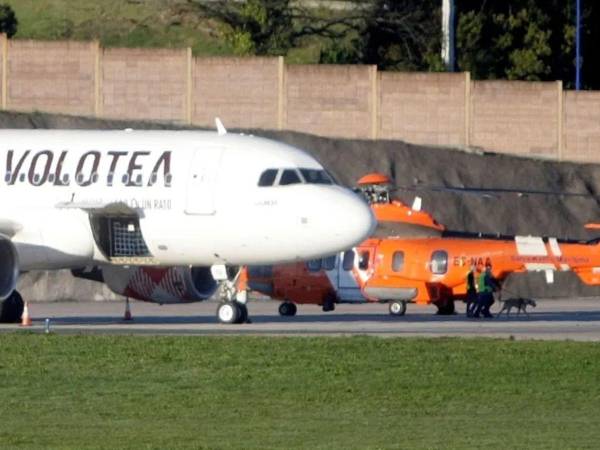 El motor de un avión de la compañía española Volotea, que se preparaba para despegar, succionó a un hombre en un aeropuerto de Italia.