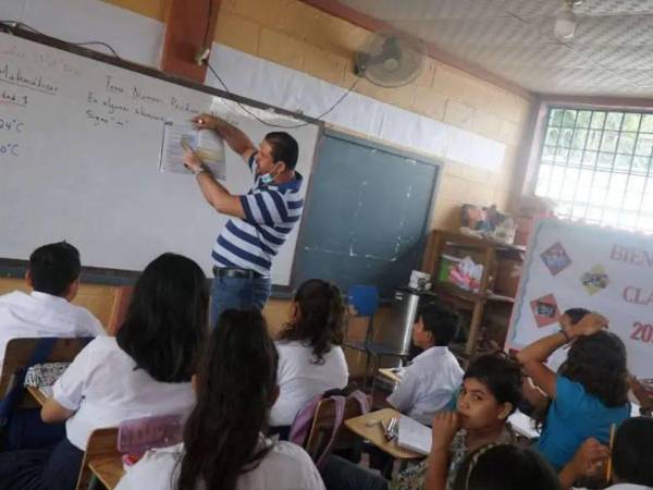 Actualmente, el sistema educativo público de Honduras cuenta con 60,730 docentes registrados a nivel nacional, de acuerdo con las estadísticas oficiales disponibles.