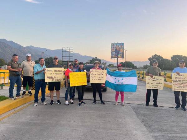 Vecinos de las colonias Jardines del Valle y Violeta piden al alcalde socializar la habilitación de trochas derribando portones y muros llevandose de encuentro la seguridad de sus colonias.