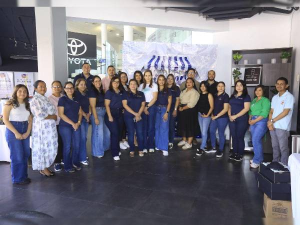 Colaboradores y familiares participaron en la tercera edición del Bazar de Emprendedores “Creciendo Juntos”, una iniciativa impulsada por Grupo Flores para promover el desarrollo económico y personal.