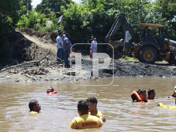 Las autoridades municipales y de rescate reanudaron este martes la búsqueda del cuerpo del niño Elvis Eliú Bautista Guilén en barrio Cabañas. Una misteriosa ave negra llegó a la zona y causó gran impacto.