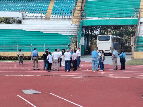 Los organizadores del evento realizaron un recorrido por el estadio a fin de definir detalles y comenzar el montaje.