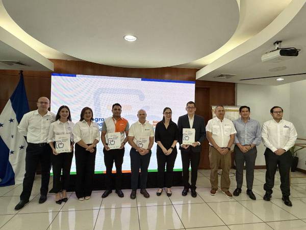 La Universidad Zamorano reafirma su liderazgo en seguridad alimentaria al renovar su participación en el Programa Bocadillo Escolar junto a Dinant y el Banco de Alimentos de Honduras.