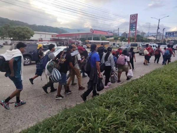 Una caravana de cerca de 400 hondureños salió desde la Terminal de San Pedro Sula en busca del sueño americano el pasado 21 de septiembre.