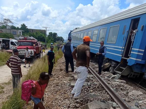 Los lesionados, entre ellos dos miembros de la tripulación y tres pasajeros, recibieron golpes y se encuentran bajo observación médica.