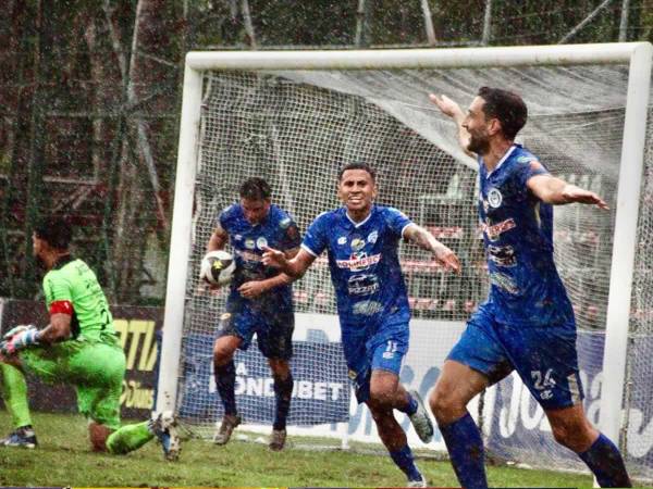 Fabricio Silva le dio el triunfo al Victoria contra el Marathón.