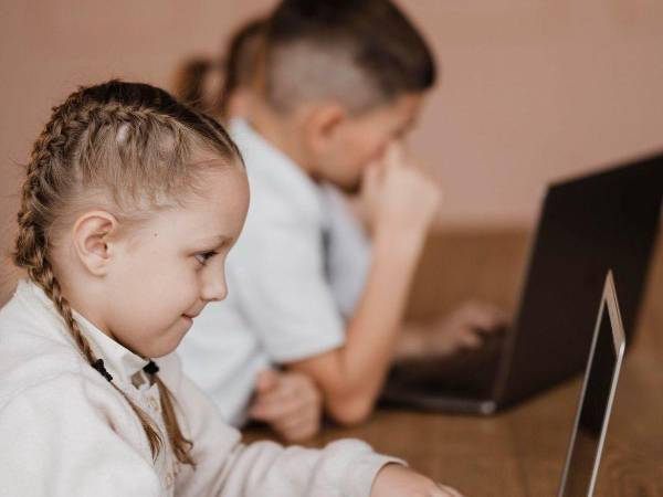 Al ser nativos digitales, los niños se encuentrans frecuentemente expuestos al robo de información personal.