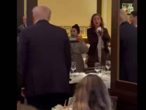Varias mujeres abuchearon a Trump en un lujoso restaurante ubicado a pocas cuadras de la Casa Blanca.