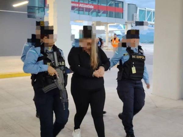 Según las autoridades, la estilista hondureña habría abandonado el país con rumbo a Europa para evadir la justicia hondureña.