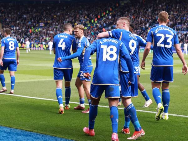 El fútbol siempre nos brinda grandes sorpresas, dentro de ellas, aquellos equipos denominados “pequeños” que logran coronarse campeones.