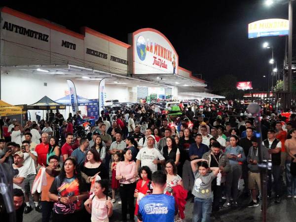 El rugido de los motores sacudió La Mundial Toncontín en una jornada que duplicó todas las expectativas de asistencia. Cientos de máquinas personalizadas y clubes de todo el país convirtieron el asfalto en una verdadera fiesta.
