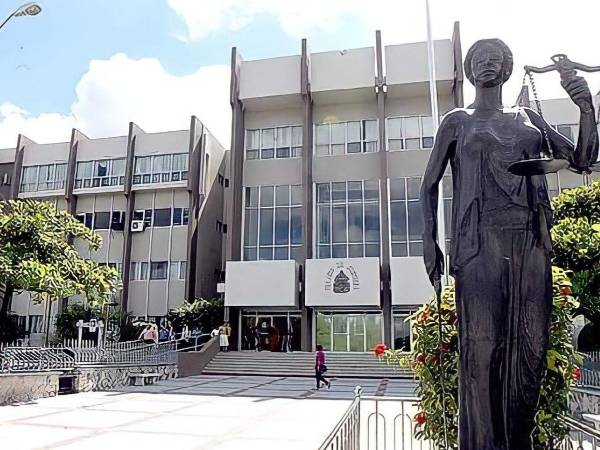 Vista de la fachada el Poder Judicial de Honduras.
