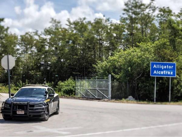 Florida espera llegar a la máxima capacidad de detenidos en Alligator Alcatraz para construir un nuevo centro de detención.