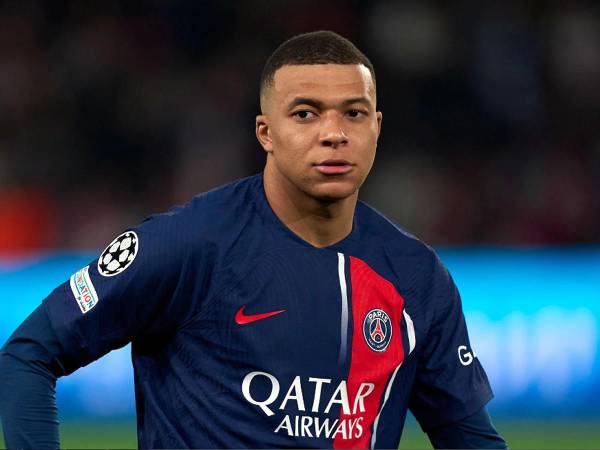 Kylian Mbappé le reclama pagos atrasados al PSG.