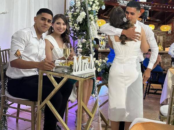 Luis Palma, jugador hondureño del Celtic de Escocia, aprovechó las vacaciones de verano para contraer matrimonio con su bella novia Annie Córdoba en una ceremonia que fue muy íntima.